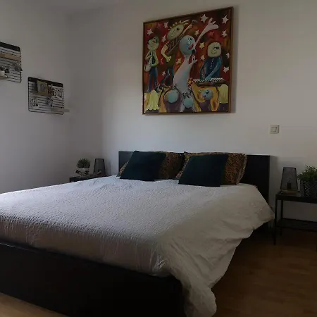VILLA AVEC PISCINE à 15 min de LYON Villa